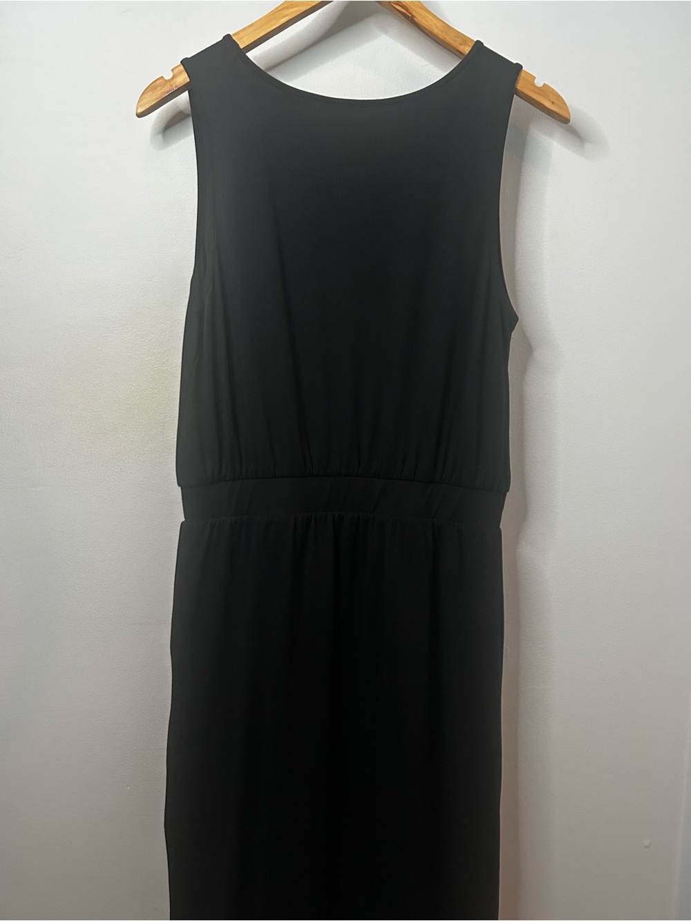 Market & Spruce Black V‑Neck Midi Dress with Defined Waist - Picture 6 of 7